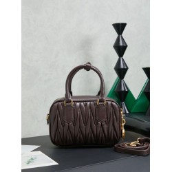 Borsa tote Miu Miu Arcadie nappa trapuntata 5BB123 Borgogna Borsa tote Miu Miu Arcadie nappa trapuntata 5BB123 Borgogna