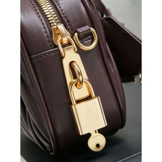 Replica di lusso Borsa tote Miu Miu Arcadie nappa trapuntata 5BB123 Borgogna Imitazioni Cloni Borsa tote Miu Miu Arcadie nappa trapuntata 5BB123 Borgogna firmate