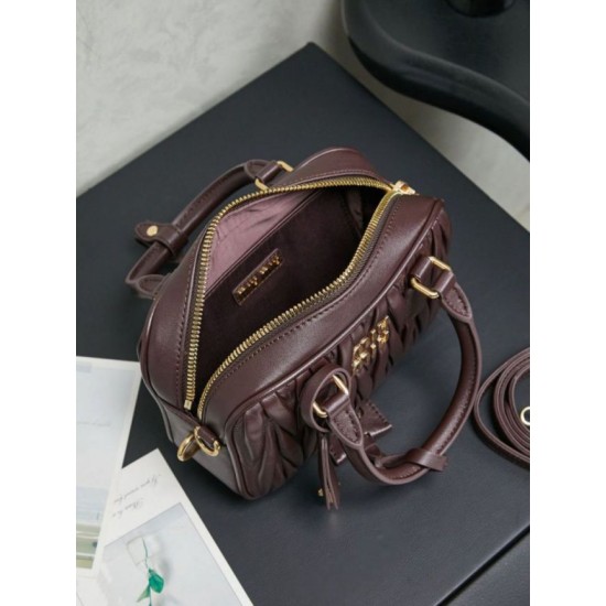 Replica di lusso Borsa tote Miu Miu Arcadie nappa trapuntata 5BB123 Borgogna Imitazioni Cloni Borsa tote Miu Miu Arcadie nappa trapuntata 5BB123 Borgogna firmate