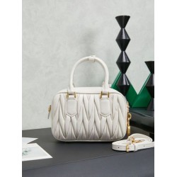 Borse tote Miu Miu Arcadie nappa trapuntata 5BB123 Bianco Borse tote Miu Miu Arcadie nappa trapuntata 5BB123 Bianco