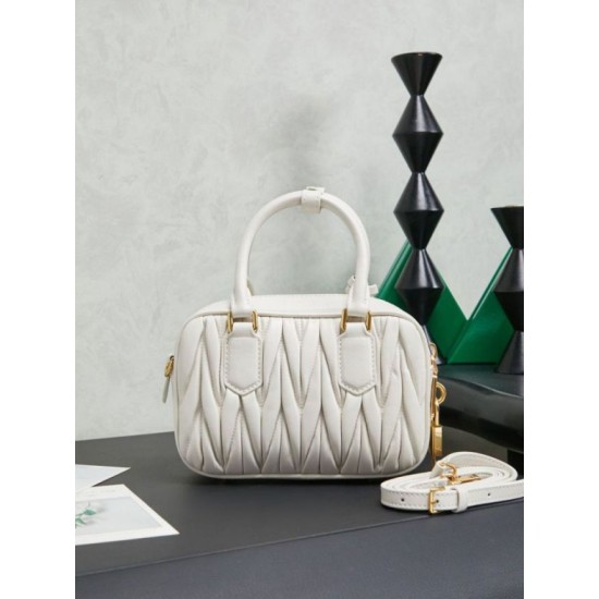 Replica di lusso Borse Alta Qualità tote Miu Miu Arcadie nappa trapuntata 5BB123 Bianco Imitazioni Cloni Borse Replica Alta Qualità tote Miu Miu Arcadie nappa trapuntata 5BB123 Bianco firmate