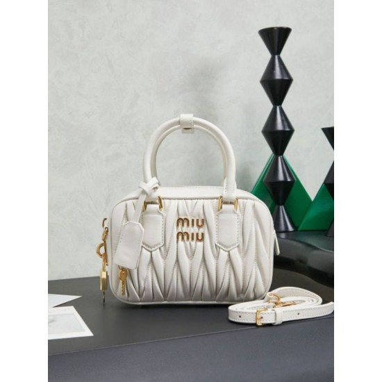 Replica di lusso Borse Alta Qualità tote Miu Miu Arcadie nappa trapuntata 5BB123 Bianco Imitazioni Cloni Borse Replica Alta Qualità tote Miu Miu Arcadie nappa trapuntata 5BB123 Bianco firmate
