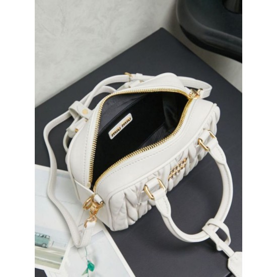 Replica di lusso Borse Alta Qualità tote Miu Miu Arcadie nappa trapuntata 5BB123 Bianco Imitazioni Cloni Borse Replica Alta Qualità tote Miu Miu Arcadie nappa trapuntata 5BB123 Bianco firmate