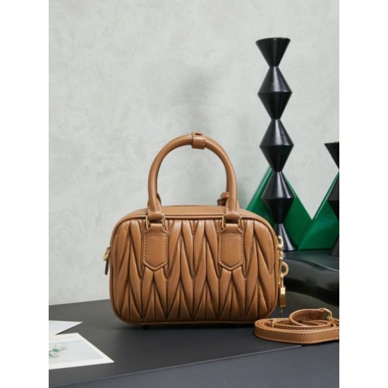 Replica di lusso Borse Imitazioni tote Miu Miu Arcadie nappa trapuntata 5BB123 marrone Imitazioni Cloni Borse Imitazioni tote Miu Miu Arcadie nappa trapuntata 5BB123 marrone firmate
