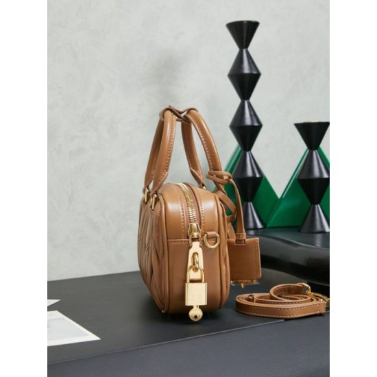 Replica di lusso Borse Imitazioni tote Miu Miu Arcadie nappa trapuntata 5BB123 marrone Imitazioni Cloni Borse Imitazioni tote Miu Miu Arcadie nappa trapuntata 5BB123 marrone firmate