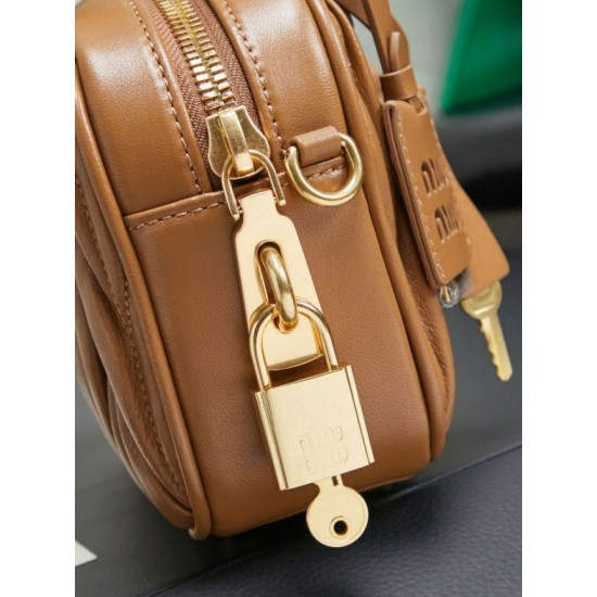 Replica di lusso Borse Imitazioni tote Miu Miu Arcadie nappa trapuntata 5BB123 marrone Imitazioni Cloni Borse Imitazioni tote Miu Miu Arcadie nappa trapuntata 5BB123 marrone firmate