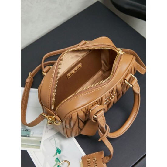 Replica di lusso Borse Imitazioni tote Miu Miu Arcadie nappa trapuntata 5BB123 marrone Imitazioni Cloni Borse Imitazioni tote Miu Miu Arcadie nappa trapuntata 5BB123 marrone firmate