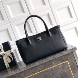 Cloni Bora Pari replica shopper Chanel Cerf Executive in pelle di vitello nera 32cm firmate
