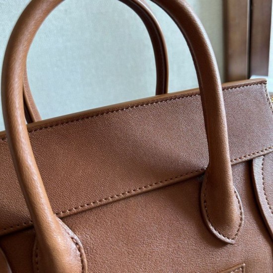 Cloni Borsa tote a spalla media Luggage Celine morbida pelle di agnello lucida marrone firmate