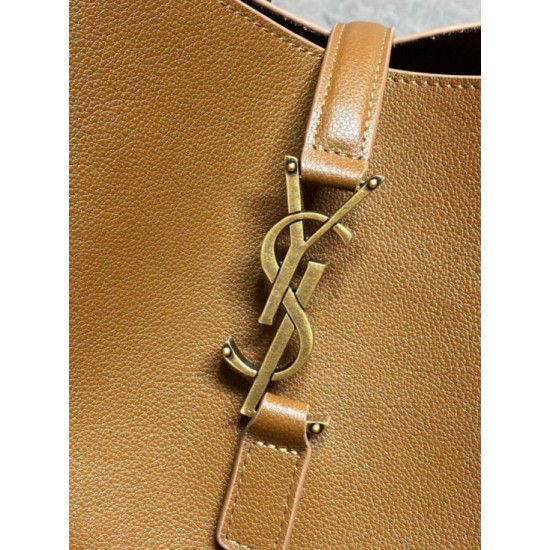 Replica di lusso Borsa Hobo Grande YSL Saint Laurent Le 5 à 7 morbida marrone Imitazioni Cloni Borsa Hobo Grande YSL Saint Laurent Le 5 à 7 morbida marrone firmate