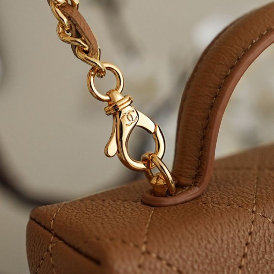 Replica di lusso Chanel 26P Beauty case sottile con manico superiore trapuntato e catena AP5100 Marrone Imitazioni Cloni Chanel 26P Beauty case sottile con manico superiore trapuntato e catena AP5100 Marrone firmate