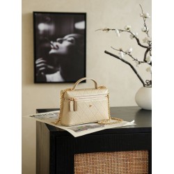 Chanel 26P Beauty case sottile con manico superiore trapuntato e catena AP5100 Beige Chanel 26P Beauty case sottile con manico superiore trapuntato e catena AP5100 Beige