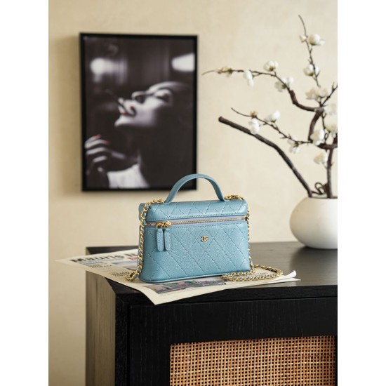 Replica di lusso Chanel 26P Beauty case sottile con manico superiore trapuntato e catena AP5100 Blu Imitazioni Cloni Chanel 26P Beauty case sottile con manico superiore trapuntato e catena AP5100 Blu firmate