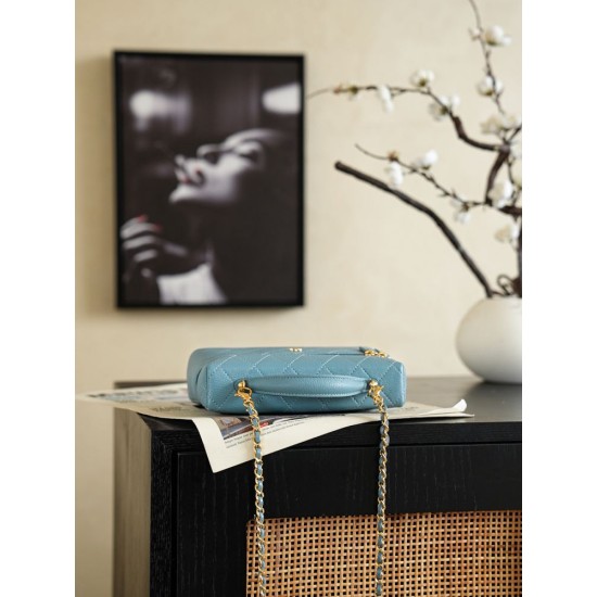 Replica di lusso Chanel 26P Beauty case sottile con manico superiore trapuntato e catena AP5100 Blu Imitazioni Cloni Chanel 26P Beauty case sottile con manico superiore trapuntato e catena AP5100 Blu firmate