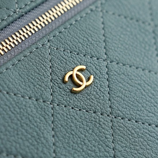 Replica di lusso Chanel 26P Beauty case sottile con manico superiore trapuntato e catena AP5100 Blu Imitazioni Cloni Chanel 26P Beauty case sottile con manico superiore trapuntato e catena AP5100 Blu firmate