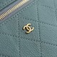 Replica di lusso Chanel 26P Beauty case sottile con manico superiore trapuntato e catena AP5100 Blu Imitazioni Cloni Chanel 26P Beauty case sottile con manico superiore trapuntato e catena AP5100 Blu firmate