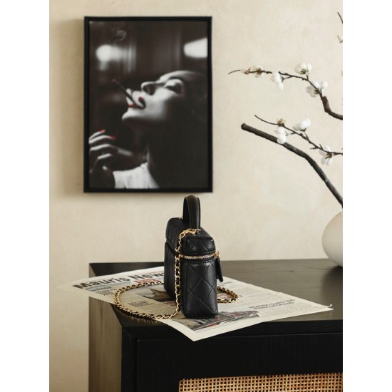 Replica di lusso Chanel 26P Beauty case sottile con manico superiore trapuntato e catena AP5100 nero Imitazioni Cloni Chanel 26P Beauty case sottile con manico superiore trapuntato e catena AP5100 nero firmate
