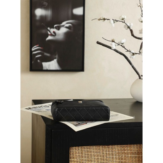 Replica di lusso Chanel 26P Beauty case sottile con manico superiore trapuntato e catena AP5100 nero Imitazioni Cloni Chanel 26P Beauty case sottile con manico superiore trapuntato e catena AP5100 nero firmate