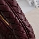 Replica di lusso Borsa a tracolla media Bottega Veneta Veneta Intrecciato Bordeaux Imitazioni Cloni Borsa a tracolla media Bottega Veneta Veneta Intrecciato Bordeaux firmate