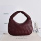 Replica di lusso Borsa a tracolla media Bottega Veneta Veneta Intrecciato Bordeaux Imitazioni Cloni Borsa a tracolla media Bottega Veneta Veneta Intrecciato Bordeaux firmate