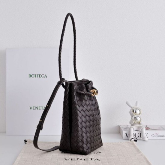 Replica di lusso Borse a secchiello piccola Andiamo di Bottega Veneta Borgogna Imitazioni Cloni Borse Replica a secchiello piccola Andiamo di Bottega Veneta Borgogna firmate