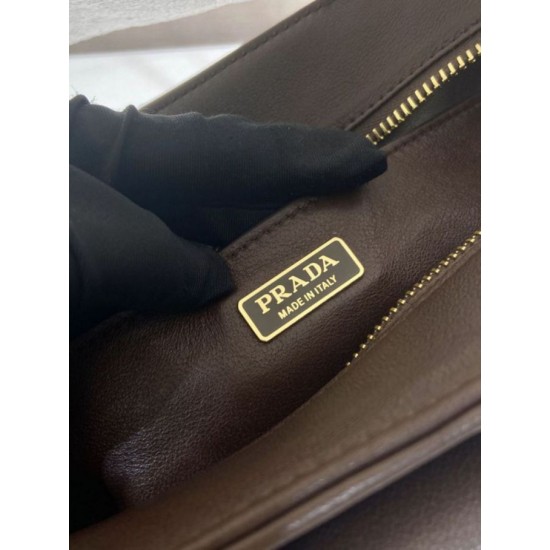 Replica di lusso Borsa tote media Prada Explore nappa 1BG596 bordeaux Imitazioni Cloni Borsa tote media Prada Explore nappa 1BG596 bordeaux firmate