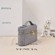 Replica di lusso Borse Beauty case Bottega Veneta trucco scamosciata Grigio Imitazioni Cloni Borse Beauty case Bottega Veneta trucco scamosciata Grigio firmate