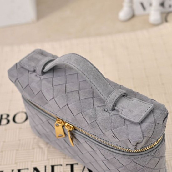 Replica di lusso Borse Beauty case Bottega Veneta trucco scamosciata Grigio Imitazioni Cloni Borse Beauty case Bottega Veneta trucco scamosciata Grigio firmate