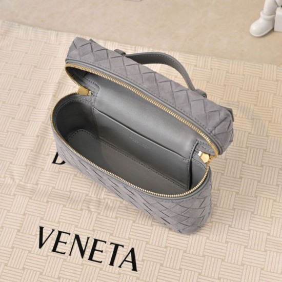 Replica di lusso Borse Beauty case Bottega Veneta trucco scamosciata Grigio Imitazioni Cloni Borse Beauty case Bottega Veneta trucco scamosciata Grigio firmate