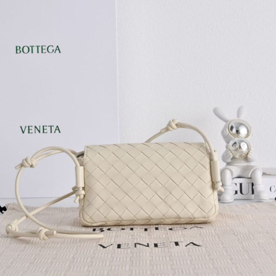Replica di lusso Borse Alta Qualità a tracolla Notturno Intrecciato Bottega Veneta Bianco Imitazioni Cloni Borse Replica Alta Qualità a tracolla Notturno Intrecciato Bottega Veneta Bianco firmate