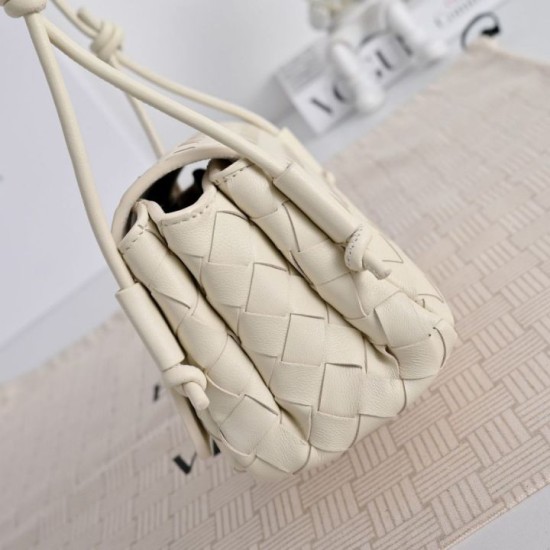 Replica di lusso Borse Alta Qualità a tracolla Notturno Intrecciato Bottega Veneta Bianco Imitazioni Cloni Borse Replica Alta Qualità a tracolla Notturno Intrecciato Bottega Veneta Bianco firmate