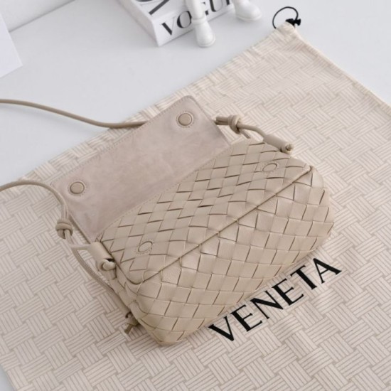 Replica di lusso Borsa a tracolla Notturno Intrecciato Bottega Veneta Beige Imitazioni Cloni Borsa a tracolla Notturno Intrecciato Bottega Veneta Beige firmate