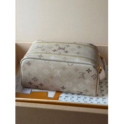 Pochette cosmetica Louis Vuitton con stampa a rilievo M26191 Pochette cosmetica Louis Vuitton con stampa a rilievo M26191