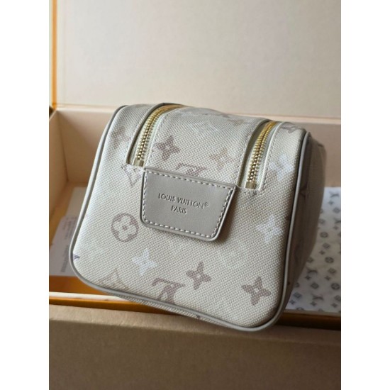 Replica di lusso Pochette cosmetica Louis Vuitton con stampa a rilievo M26191 Imitazioni Cloni Pochette cosmetica Louis Vuitton con stampa a rilievo M26191 firmate