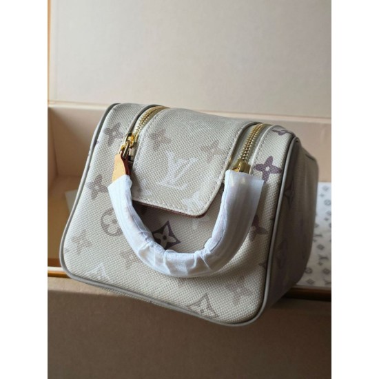 Replica di lusso Pochette cosmetica Louis Vuitton con stampa a rilievo M26191 Imitazioni Cloni Pochette cosmetica Louis Vuitton con stampa a rilievo M26191 firmate