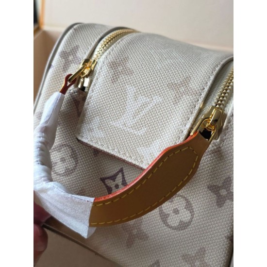 Replica di lusso Pochette cosmetica Louis Vuitton con stampa a rilievo M26191 Imitazioni Cloni Pochette cosmetica Louis Vuitton con stampa a rilievo M26191 firmate