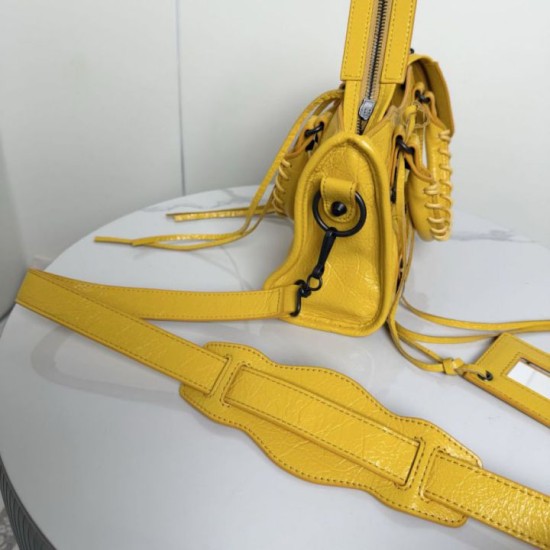 Replica di lusso Borsa Balenciaga Le City Mini 24cm pelle di agnello stropicciata gialla Imitazioni Replica Perfetta Borsa Balenciaga Le City Mini 24cm pelle di agnello stropicciata gialla firmate