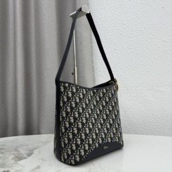 Replica di lusso Borsa a secchiello medio Dior Médaillon M1532 Dior Oblique blu Imitazioni Cloni Borsa a secchiello medio Dior Médaillon M1532 Dior Oblique blu firmate