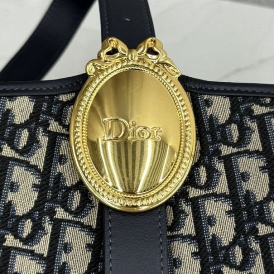 Replica di lusso Borsa a secchiello medio Dior Médaillon M1532 Dior Oblique blu Imitazioni Cloni Borsa a secchiello medio Dior Médaillon M1532 Dior Oblique blu firmate