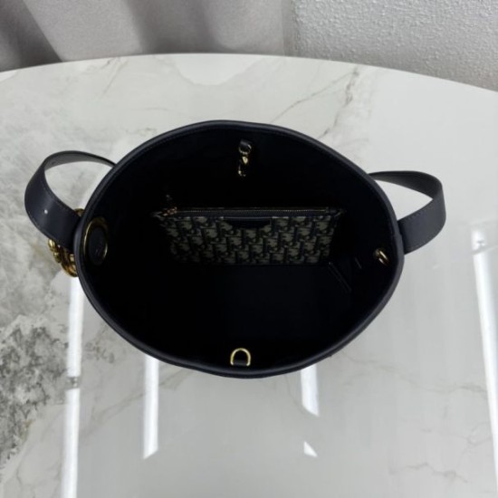 Replica di lusso Borsa a secchiello medio Dior Médaillon M1532 Dior Oblique blu Imitazioni Cloni Borsa a secchiello medio Dior Médaillon M1532 Dior Oblique blu firmate
