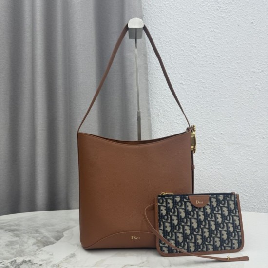 Replica di lusso Borse Alta Qualità a secchiello medio Dior Médaillon M1532 Marrone Imitazioni Cloni Borse Replica Alta Qualità a secchiello medio Dior Médaillon M1532 Marrone firmate