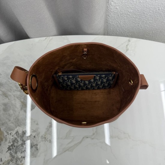 Replica di lusso Borse Alta Qualità a secchiello medio Dior Médaillon M1532 Marrone Imitazioni Cloni Borse Replica Alta Qualità a secchiello medio Dior Médaillon M1532 Marrone firmate