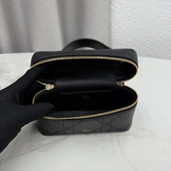 Replica di lusso Imitazioni borse griffate a mano Dior Trianon Soft Vanity Mini Chain S4613 Nera Imitazioni Cloni Imitazioni borse griffate a mano Dior Trianon Soft Vanity Mini Chain S4613 Nera firmate