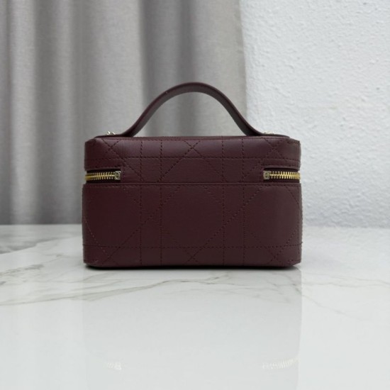Replica di lusso Borsa a mano Dior Trianon Soft Vanity Mini Chain S4613 Borgogna Imitazioni Cloni Borsa a mano Dior Trianon Soft Vanity Mini Chain S4613 Borgogna firmate