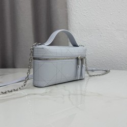 Replica di lusso Borsa 1:1 a mano Dior Trianon Soft Vanity Mini Chain S4613 Blu Imitazioni Cloni Borsa Replica a mano Dior Trianon Soft Vanity Mini Chain S4613 Blu firmate