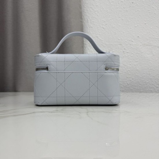 Cloni Borsa Replica a mano Dior Trianon Soft Vanity Mini Chain S4613 Blu firmate