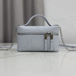 Cloni Borsa Replica a mano Dior Trianon Soft Vanity Mini Chain S4613 Blu firmate