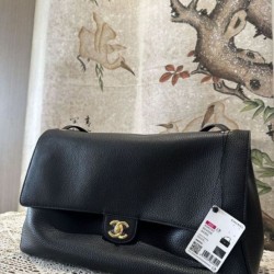 Replica di lusso Borsa Chanel Souplissimo Maxi Flap AS6233 Nera Imitazioni Cloni Borsa Chanel Souplissimo Maxi Flap AS6233 Nera firmate