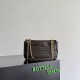 Replica di lusso Borse Imitazioni a tracolla Madison di Bottega Veneta intrecciata Borgogna Imitazioni Cloni Borse Imitazioni a tracolla Madison di Bottega Veneta intrecciata Borgogna firmate
