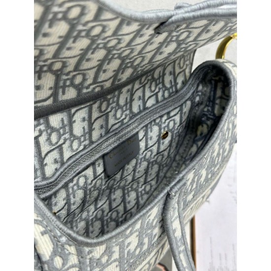 Replica di lusso Borsa 1:1 a tracolla Dior Saddle Oblique ricamata grigia Imitazioni Cloni Borsa Replica a tracolla Dior Saddle Oblique ricamata grigia firmate